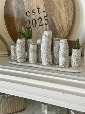 Multi-Vase Embossed Clay Pearly White Single Platform